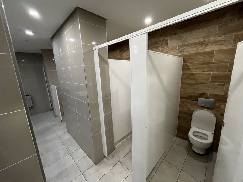 Prestigious Full-Floor Office Opportunity with Sweeping City & Harbour Views - Photo 7