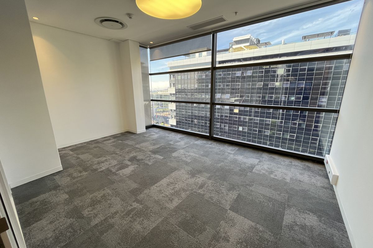 Prestigious Full-Floor Office Opportunity with Sweeping City & Harbour Views - Photo 4