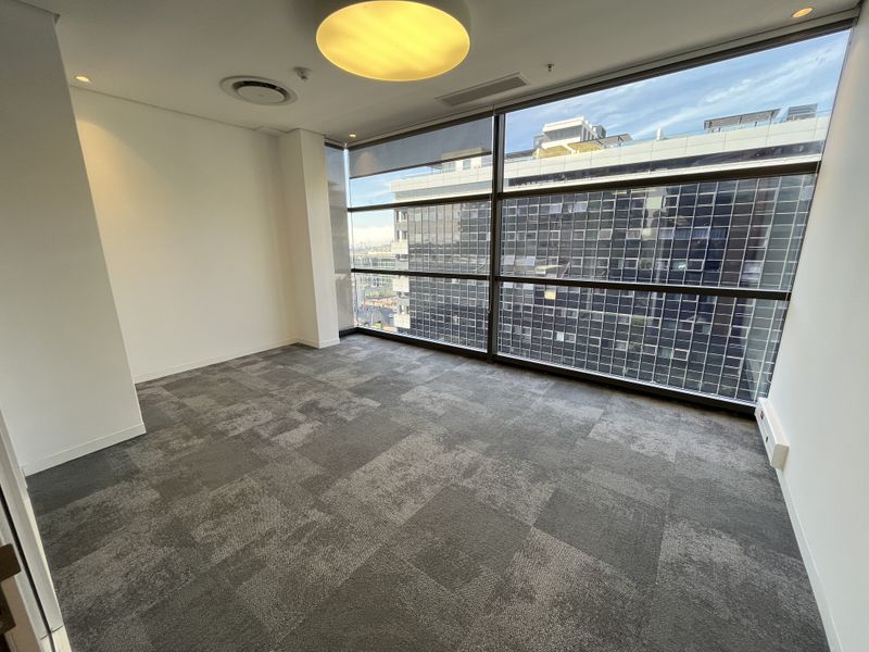 Prestigious Full-Floor Office Opportunity with Sweeping City & Harbour Views - Photo 4