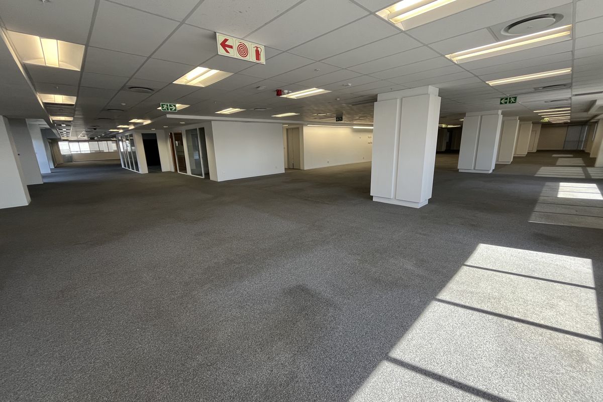 Prestigious Full-Floor Office Opportunity with Sweeping City & Harbour Views - Photo 2