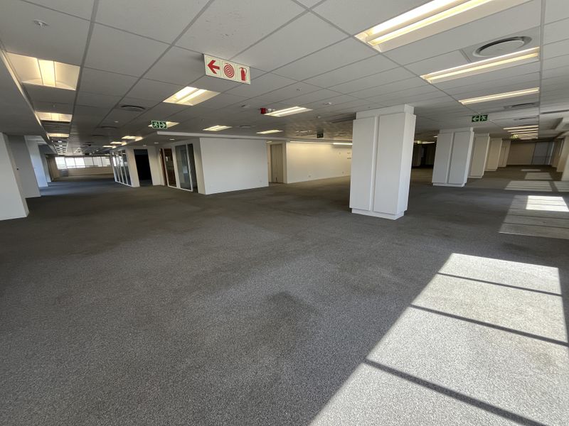 Prestigious Full-Floor Office Opportunity with Sweeping City & Harbour Views - Photo 2