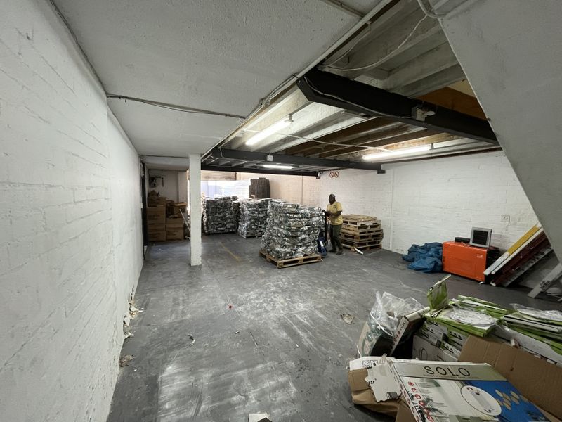Prime Showroom, Office & Warehouse Space with Exceptional Montague Drive Exposure - Photo 5