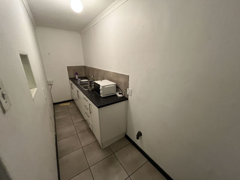 Prime Showroom, Office & Warehouse Space with Exceptional Montague Drive Exposure - Photo 8