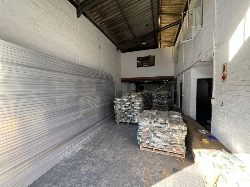 Prime Showroom, Office & Warehouse Space with Exceptional Montague Drive Exposure - Photo 3