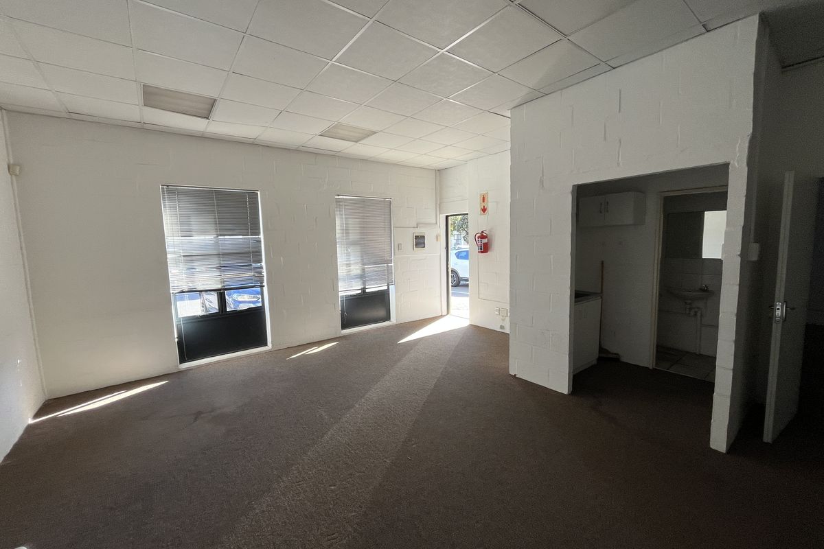 Versatile Light Industrial Unit in Platinum Junction. - Photo 4