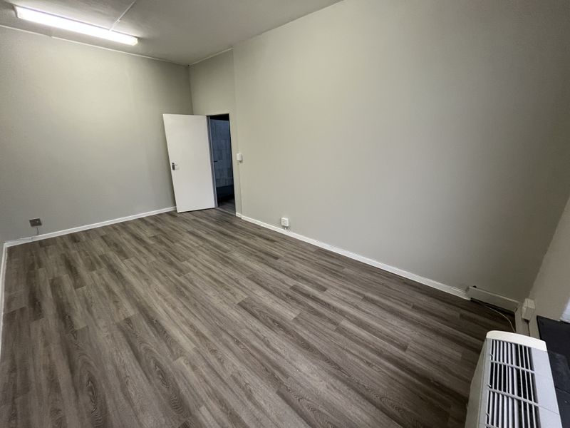 Office with Spectacular Table Mountain View’s. Gardens, Kloof Street. - Photo 8