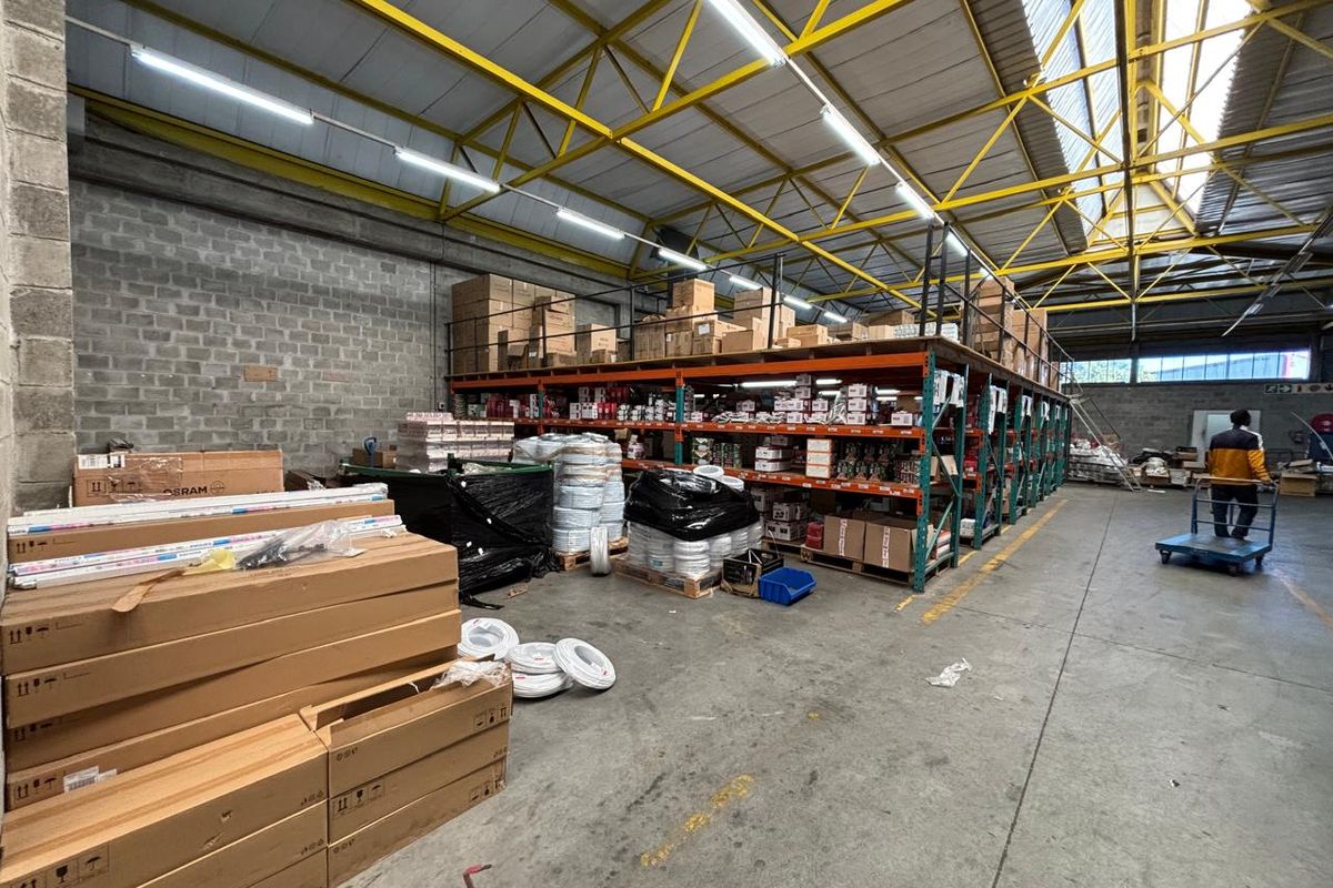 PRIME 1951m2 FACTORY & OFFICE SPACE TO LET IN SECURE MAITLAND BUSINESS PARK - Photo 5