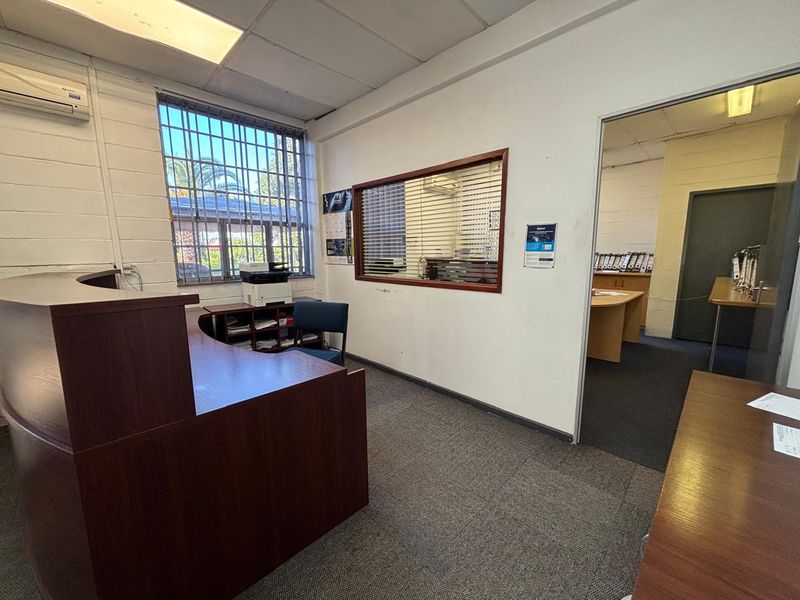 PRIME 1951m2 FACTORY & OFFICE SPACE TO LET IN SECURE MAITLAND BUSINESS PARK - Photo 10