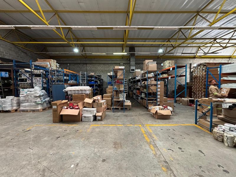 PRIME 1951m2 FACTORY & OFFICE SPACE TO LET IN SECURE MAITLAND BUSINESS PARK - Photo 9