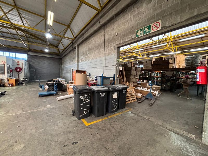 PRIME 1951m2 FACTORY & OFFICE SPACE TO LET IN SECURE MAITLAND BUSINESS PARK - Photo 8