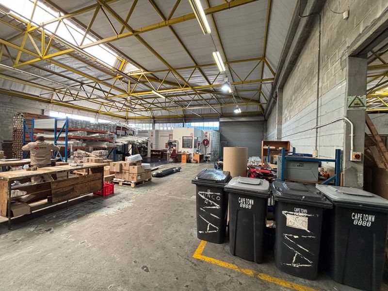 PRIME 1951m2 FACTORY & OFFICE SPACE TO LET IN SECURE MAITLAND BUSINESS PARK - Photo 7