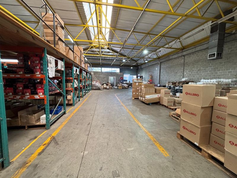 PRIME 1951m2 FACTORY & OFFICE SPACE TO LET IN SECURE MAITLAND BUSINESS PARK - Photo 3