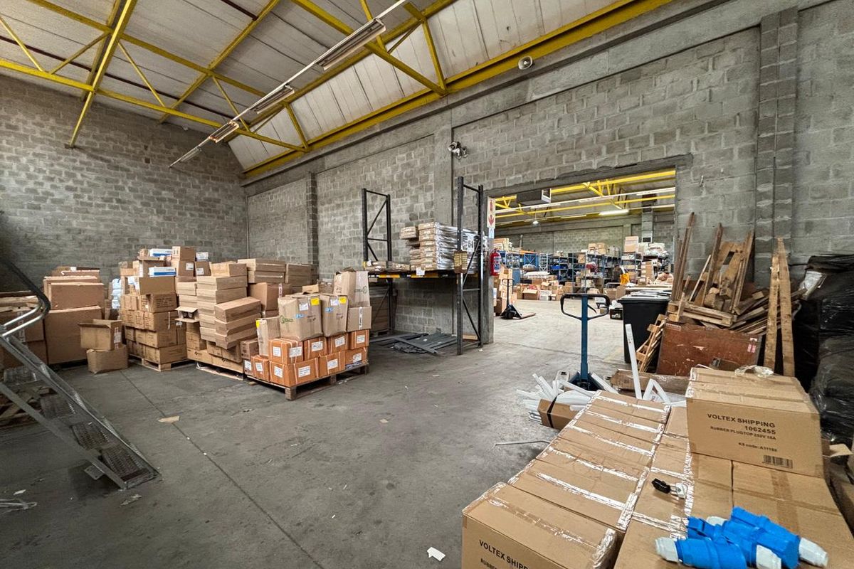 PRIME 1951m2 FACTORY & OFFICE SPACE TO LET IN SECURE MAITLAND BUSINESS PARK - Photo 4