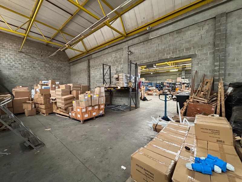 PRIME 1951m2 FACTORY & OFFICE SPACE TO LET IN SECURE MAITLAND BUSINESS PARK - Photo 4