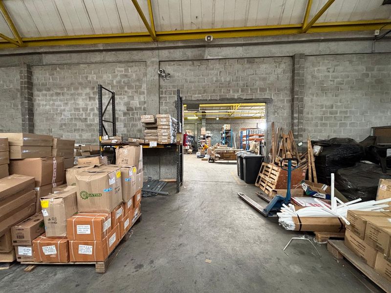PRIME 1951m2 FACTORY & OFFICE SPACE TO LET IN SECURE MAITLAND BUSINESS PARK - Photo 2
