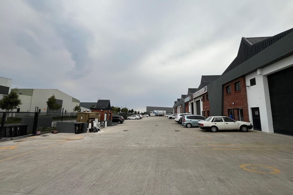 Sought-After 420m2 Warehouse & Office Unit in Rivergate Industrial Park - Photo 4