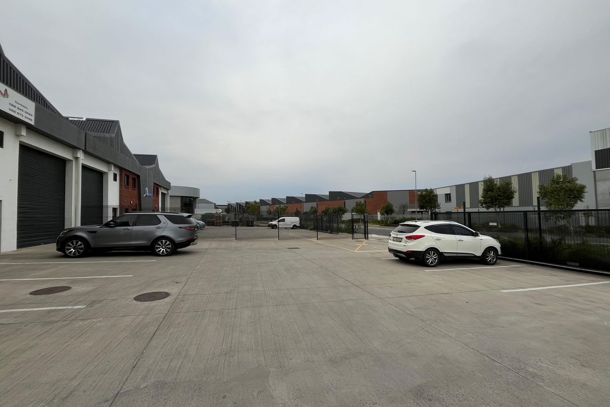 Sought-After 420m2 Warehouse & Office Unit in Rivergate Industrial Park - Photo 5
