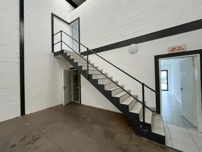 Sought-After 420m2 Warehouse & Office Unit in Rivergate Industrial Park - Photo 10