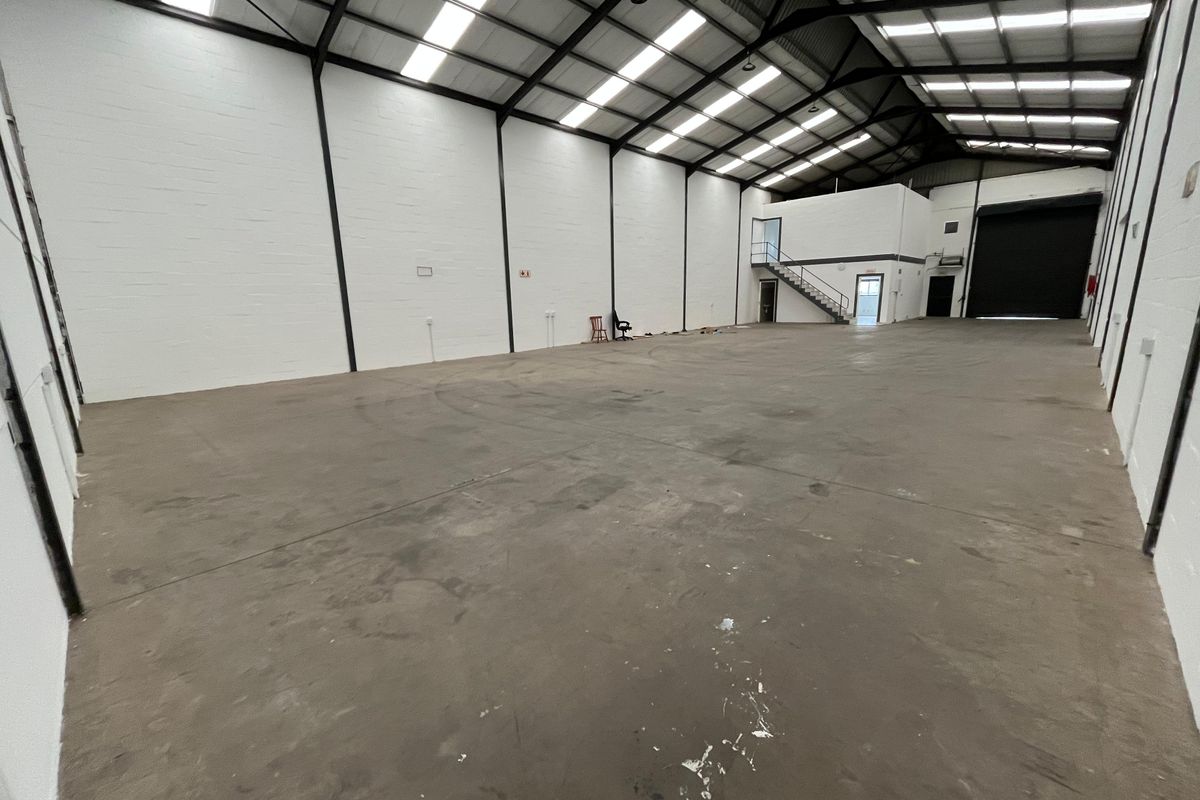 Sought-After 420m2 Warehouse & Office Unit in Rivergate Industrial Park - Photo 2