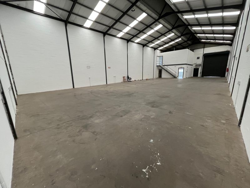 Sought-After 420m2 Warehouse & Office Unit in Rivergate Industrial Park - Photo 2