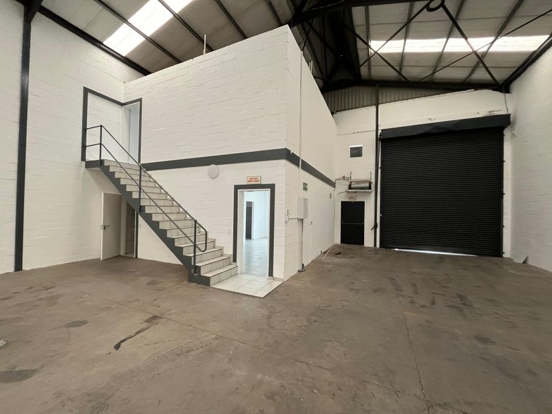 Sought-After 420m2 Warehouse & Office Unit in Rivergate Industrial Park - Photo 3