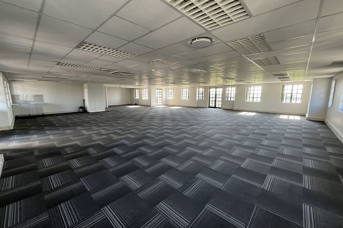 Light-Filled Corner Office with Wrap-Around Balcony. Brookside Office Park, Claremont - Photo 2