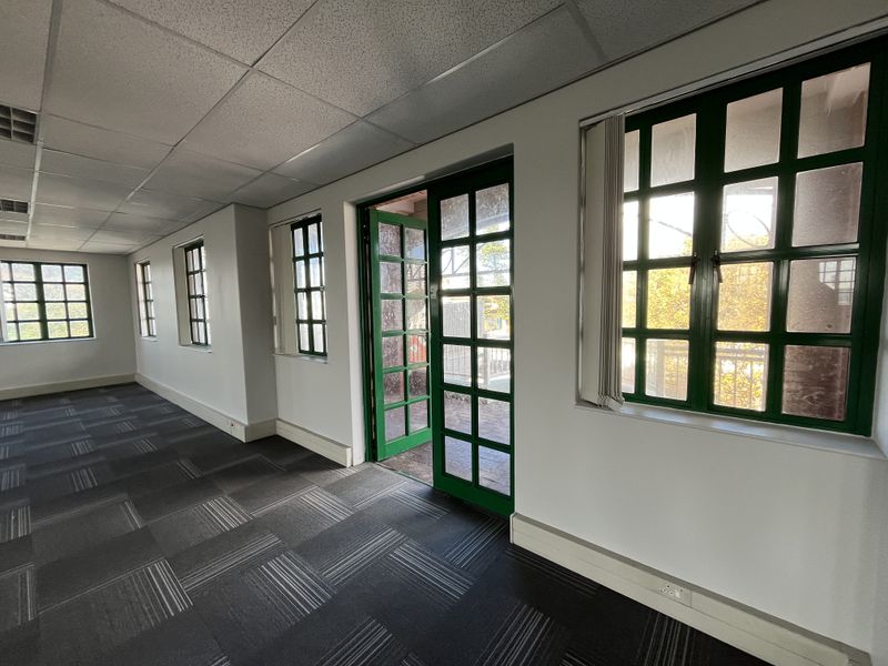 Light-Filled Corner Office with Wrap-Around Balcony. Brookside Office Park, Claremont - Photo 9