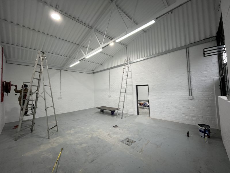 High-Exposure Warehouse & Showroom on Montague Drive - Photo 3