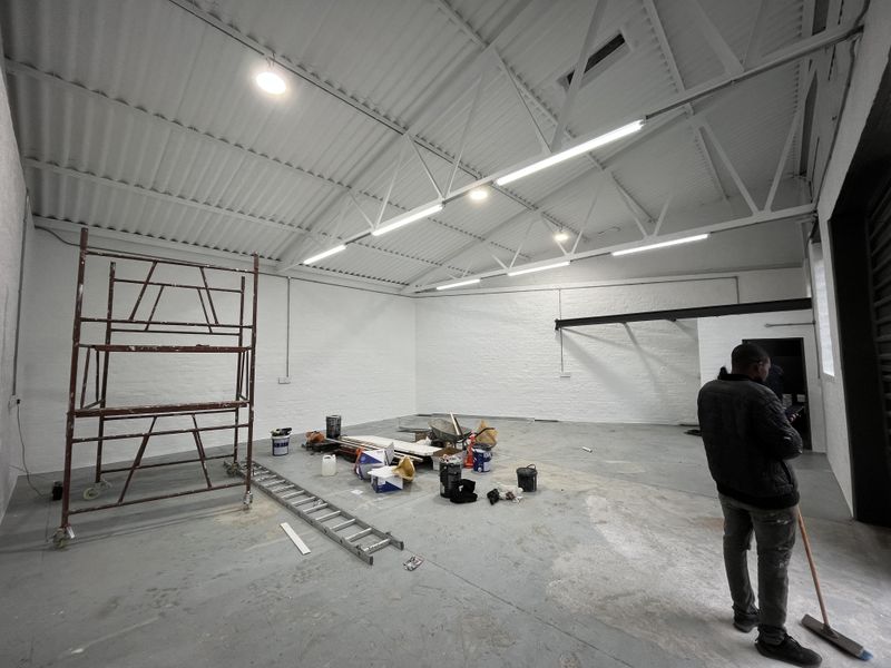 High-Exposure Warehouse & Showroom on Montague Drive - Photo 2