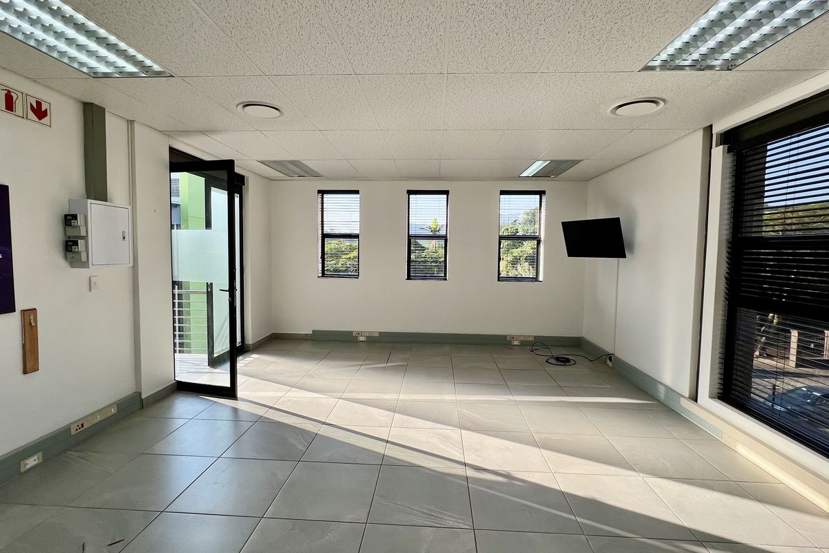 OFFICE SPACE TO LET - Photo 4