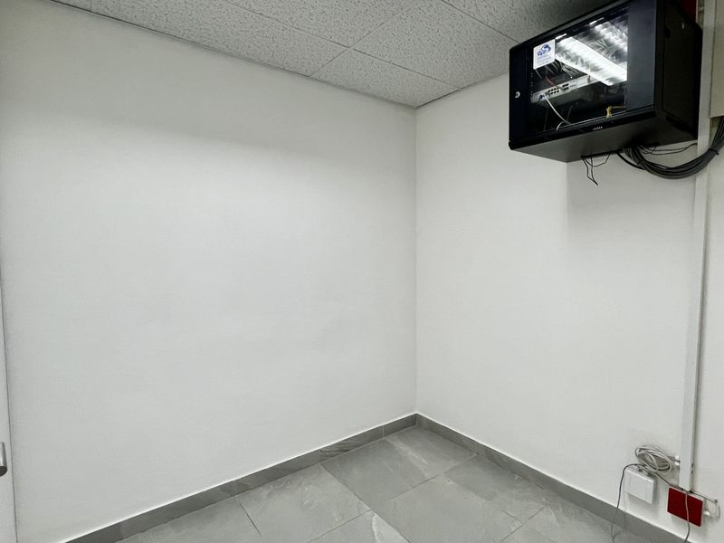 OFFICE SPACE TO LET - Photo 6