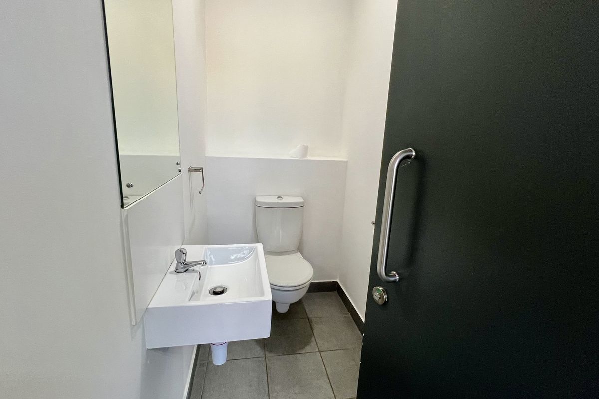 OFFICE SPACE TO LET - Photo 5