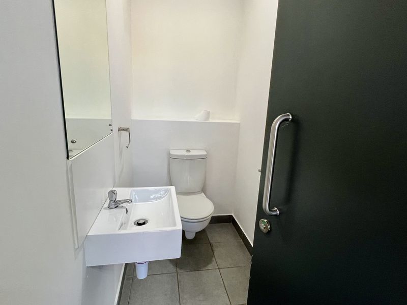 OFFICE SPACE TO LET - Photo 5