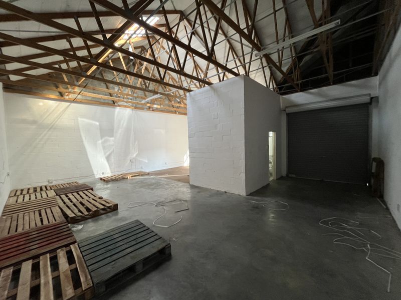 Versatile Light Industrial Unit with Flexible Open-Plan Layout - Photo 8
