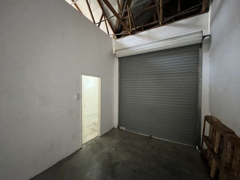 Versatile Light Industrial Unit with Flexible Open-Plan Layout - Photo 9