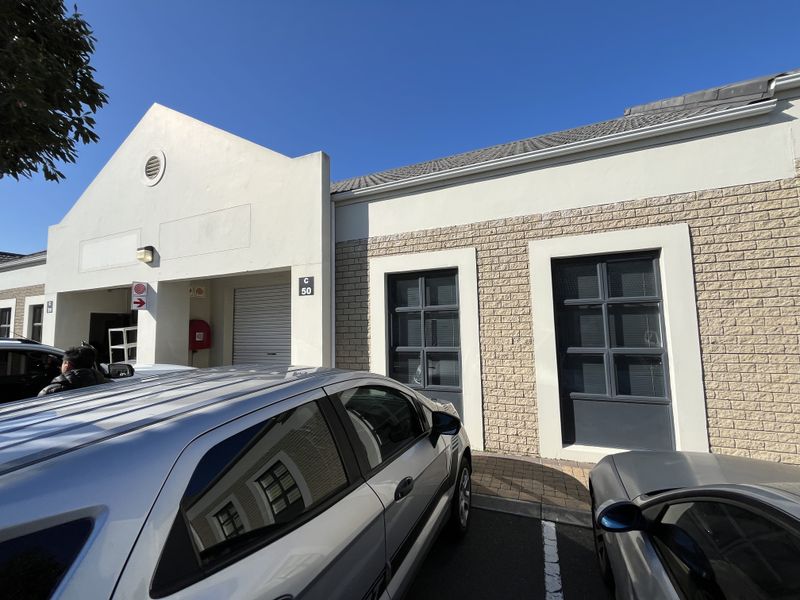 Versatile Light Industrial Unit with Flexible Open-Plan Layout - Photo 2