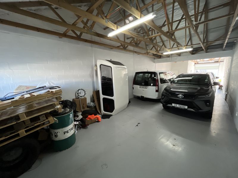 Strategic Dual-Access Warehouse in Milnerton Business Park. - Photo 2