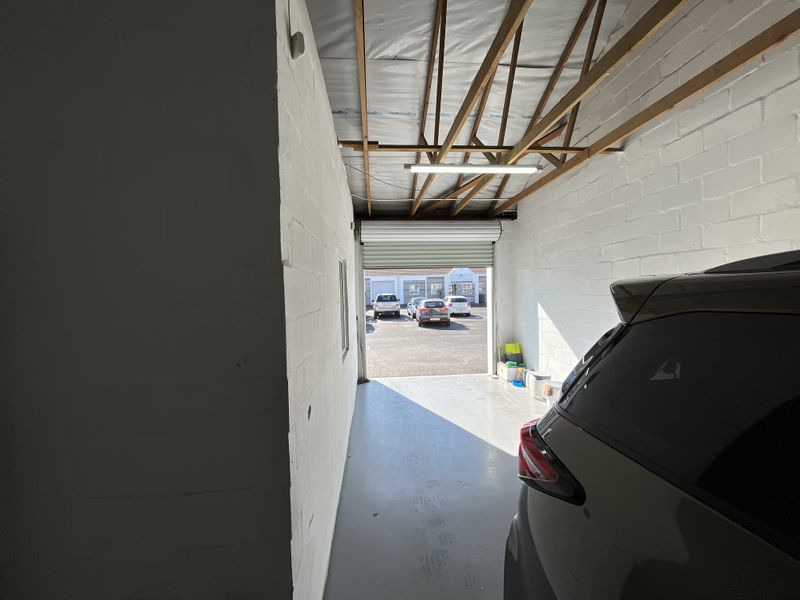 Strategic Dual-Access Warehouse in Milnerton Business Park. - Photo 8