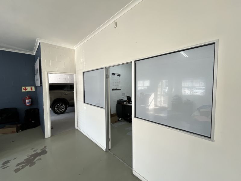 Strategic Dual-Access Warehouse in Milnerton Business Park. - Photo 6