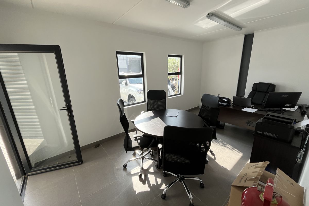 Modern Warehouse with Mezzanine in Secure Rivergate Business Park - Photo 4