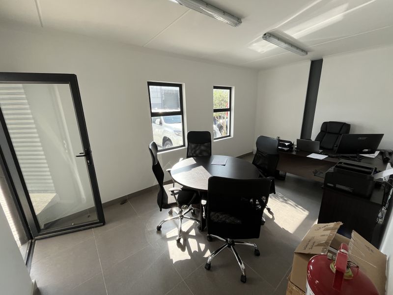 Modern Warehouse with Mezzanine in Secure Rivergate Business Park - Photo 4