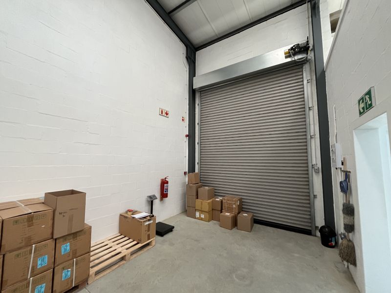 Modern Warehouse with Mezzanine in Secure Rivergate Business Park - Photo 8