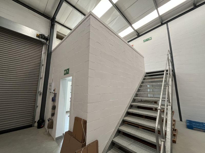 Modern Warehouse with Mezzanine in Secure Rivergate Business Park - Photo 9
