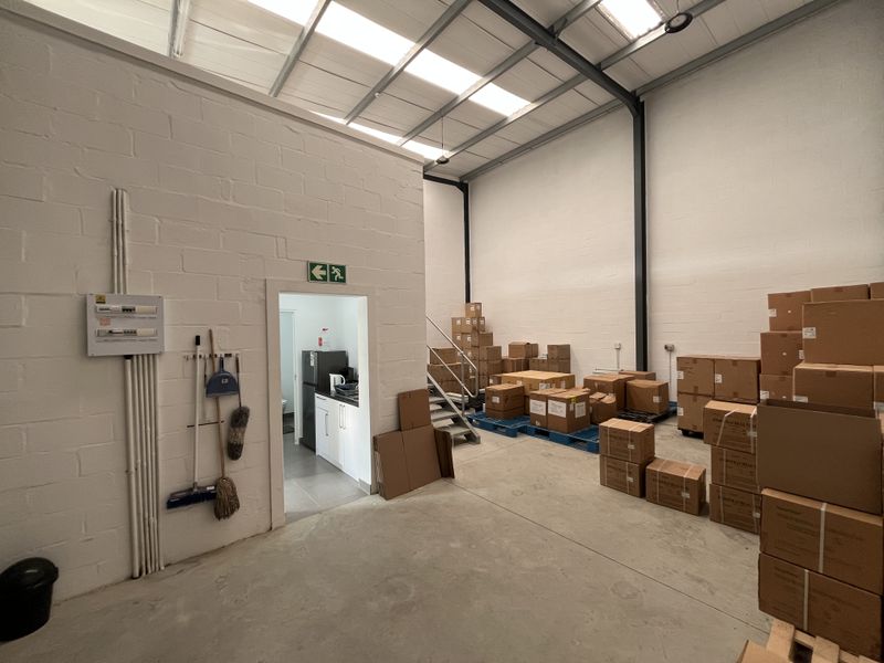 Modern Warehouse with Mezzanine in Secure Rivergate Business Park - Photo 7
