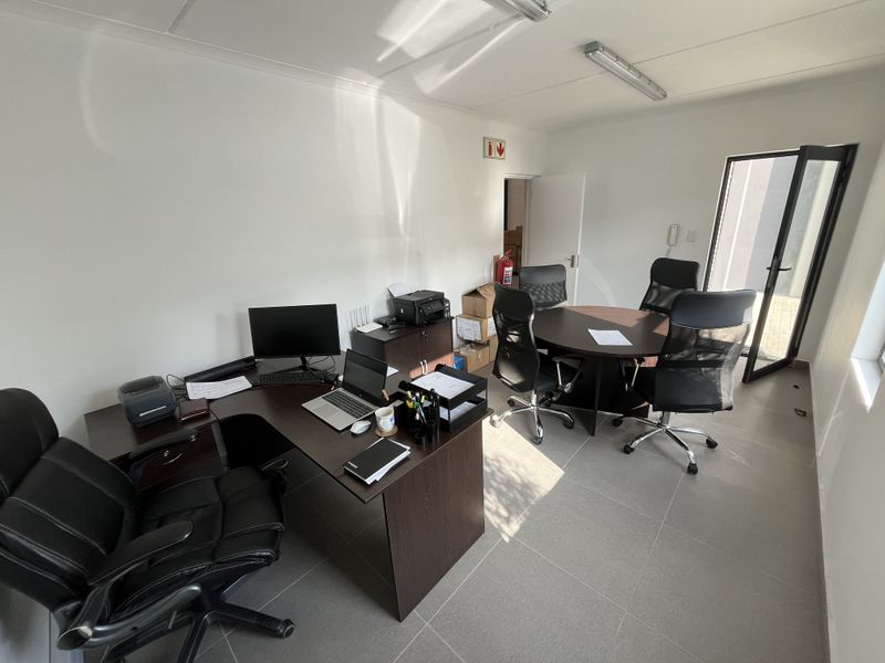Modern Warehouse with Mezzanine in Secure Rivergate Business Park - Photo 3