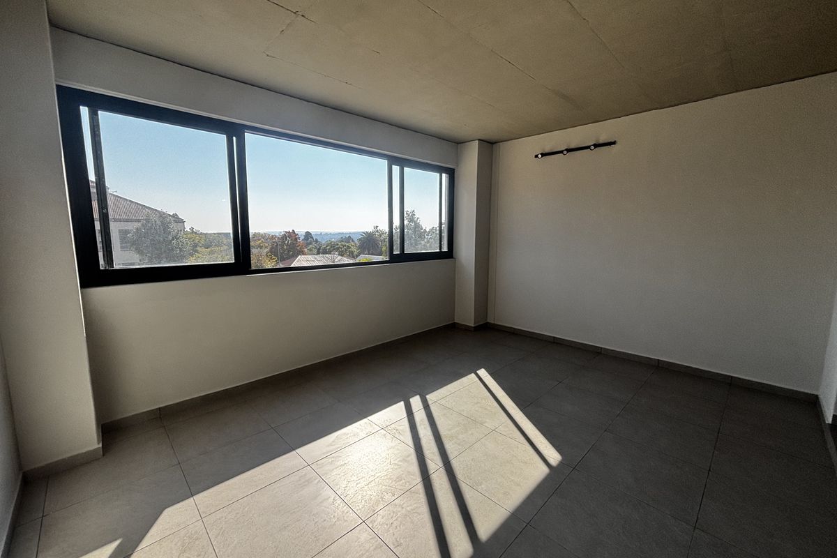 Skyline views office space with building  benefits - Photo 2