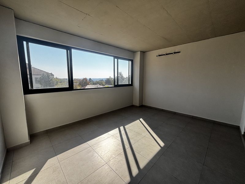 Skyline views office space with building  benefits - Photo 2