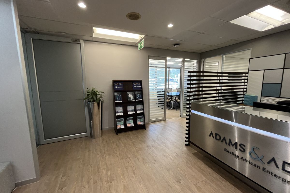 Premium 22nd Floor Office with Spectacular City & Mountain Views, 2 on Long. - Photo 2
