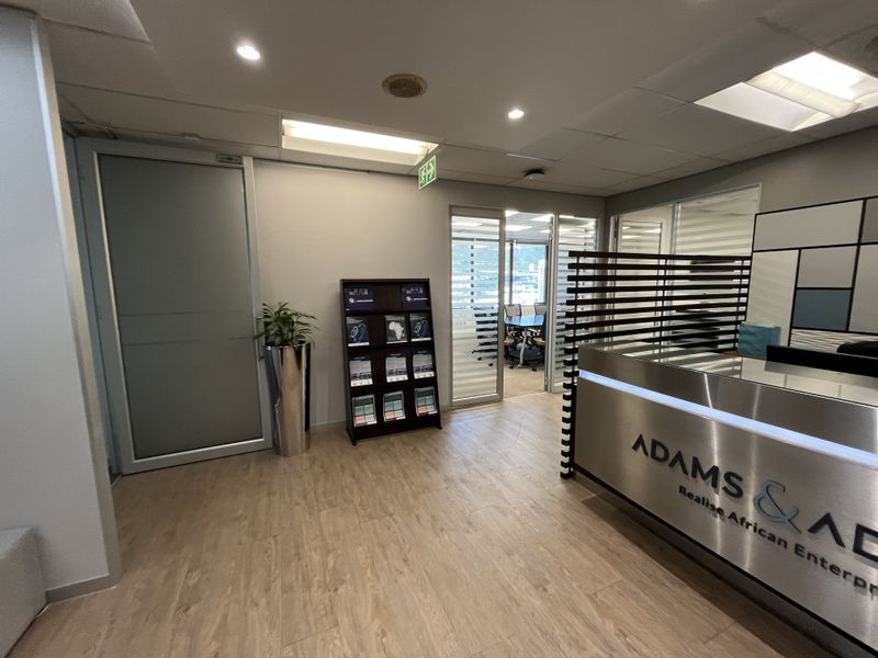 Premium 22nd Floor Office with Spectacular City & Mountain Views, 2 on Long. - Photo 2