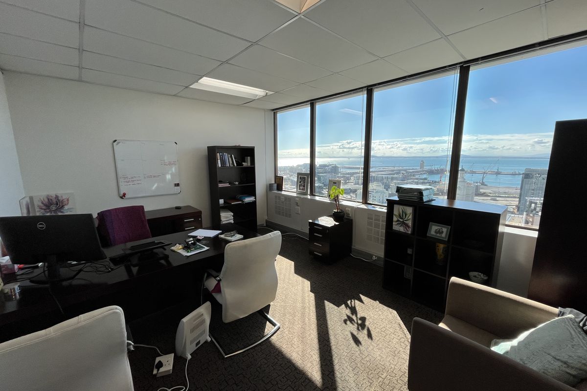 Premium 22nd Floor Office with Spectacular City & Mountain Views, 2 on Long. - Photo 4
